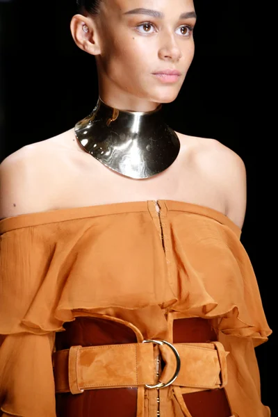 Look 28
